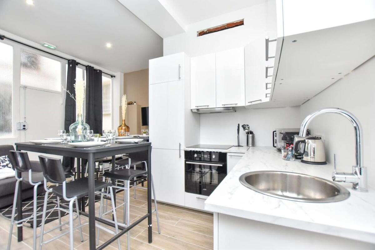 Modern 3bd For 8 Guests In Bastille Voltaire Appartement *